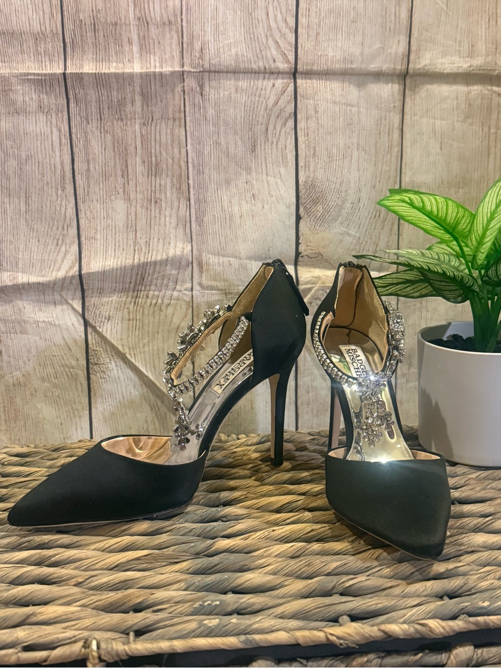 Badgley Mischka Black Pointed Toe Crystal Embellishment Strap Heels NWOB